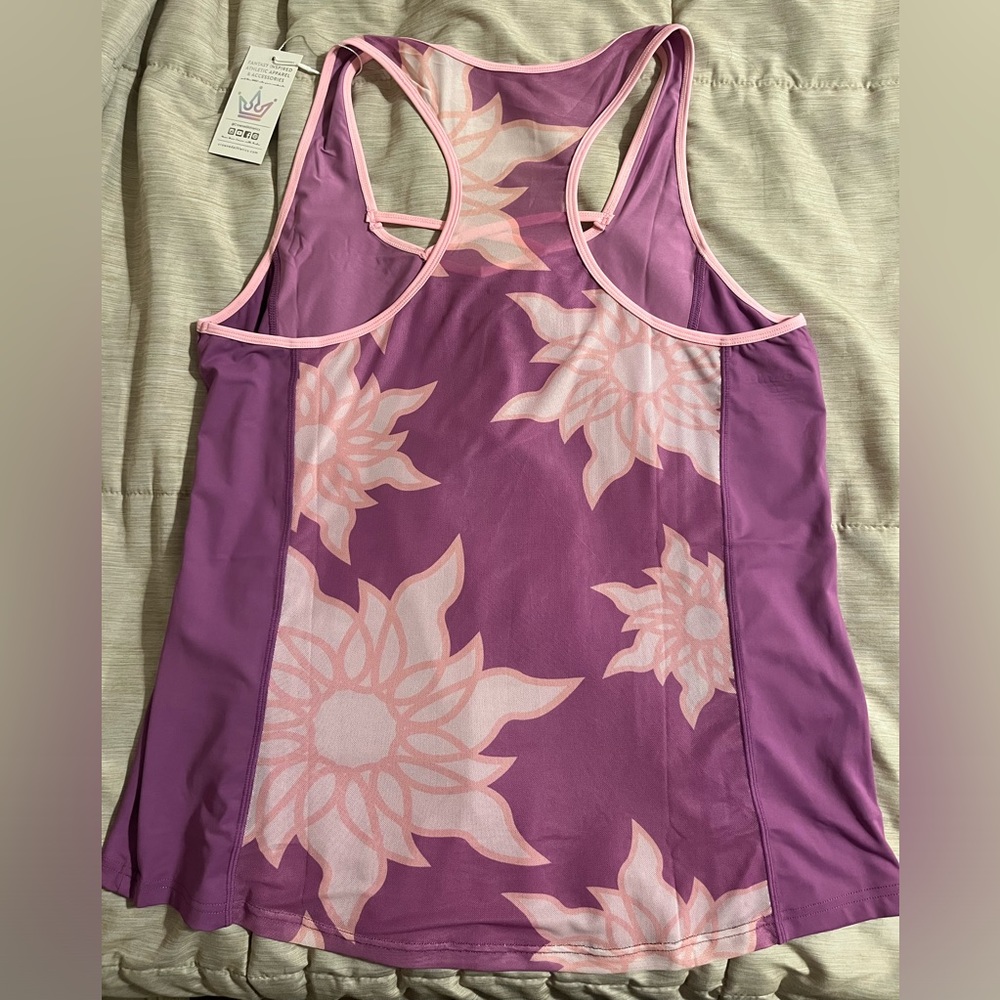 BNWT Crowned Athletics Golden Dreamer Flow top